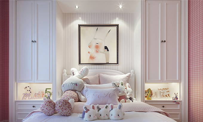 粉红色的墙壁配上白色柜突显空间甜心，将床布置在壁柜的中间增空间面积，动漫图画的出现体现少女心。