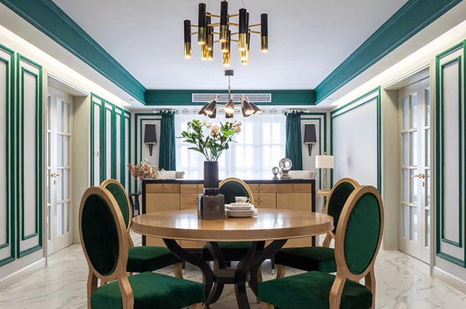 现代收纳柜分离客厅和餐厅，两边墙面上刻雕相框才绿色描边打造休闲空间，支架圆餐桌配上绿色软座椅点缀出空间优雅。