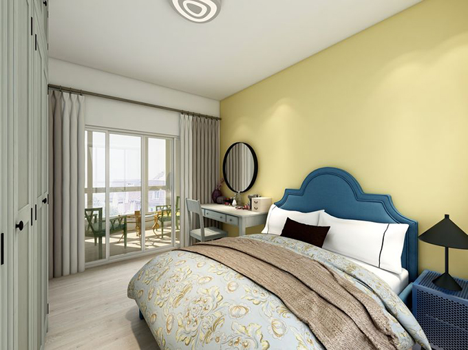 白色天花板配上现代简约盘旋灯具体现空间时尚，米黄色背景墙与白色百叶双开门柜点缀空间色彩，蓝色床和床头柜存托色彩光芒。